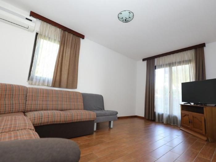 Pleasant Apartment in Zidarici near the Sea