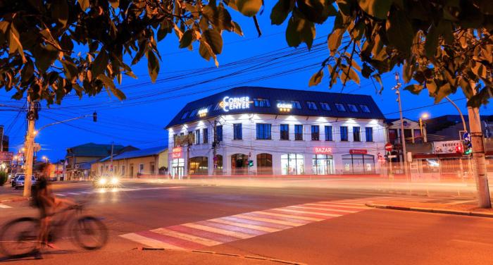 Corner Center Rental