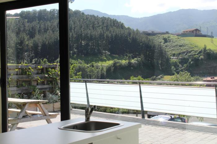 Casa Rural ABARAXKA- Espectaculares Vistas a las Verdes Montañas a sólo 20 minutos de la Playa"