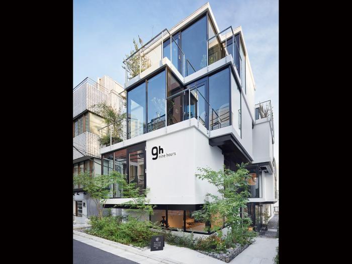 9h nine hours Akasaka