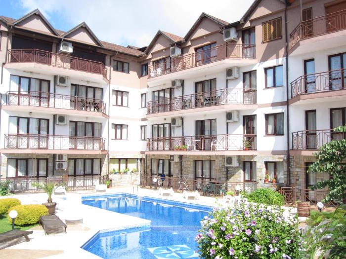 Templum Yovis Apartments