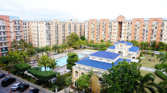 1BR with Balcony Overlooking Pool Chateau Elysee Near NAIA