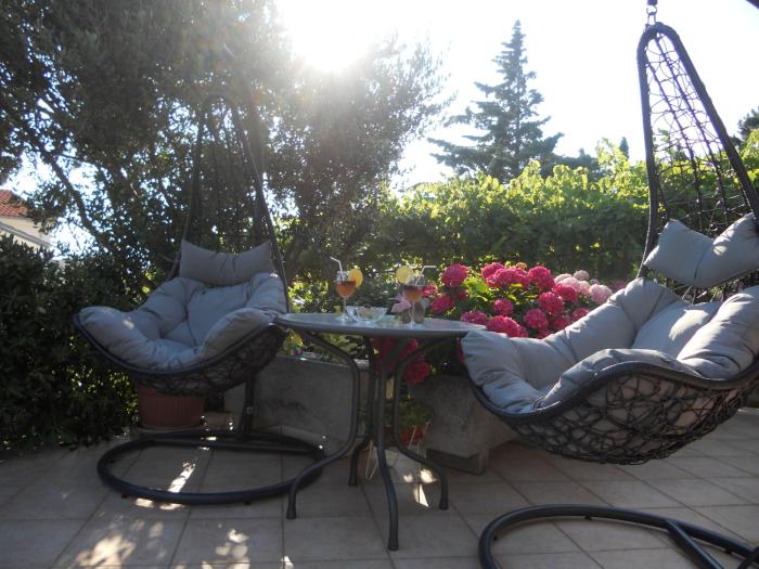 HOLIDAY ROOM - THE VIEW