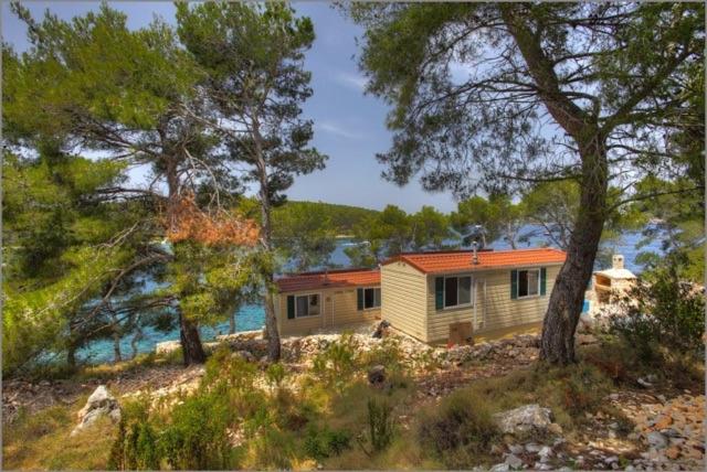 ROBINSONE houses THE DIAMOND OF HVAR