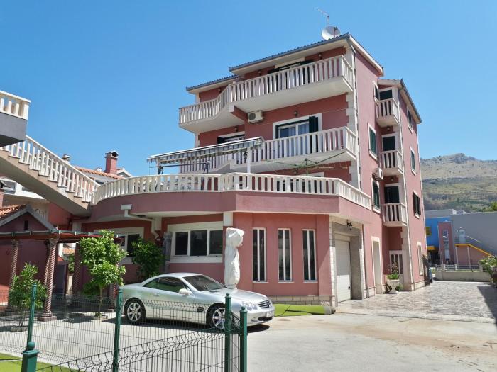 CroAussie Apartments in Split