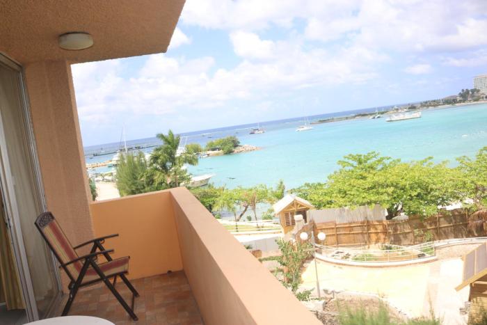 Angel Fish Beach Suite at Turtle Towers