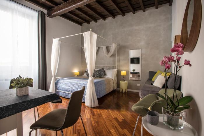 Apartment Near Trevi Fountain