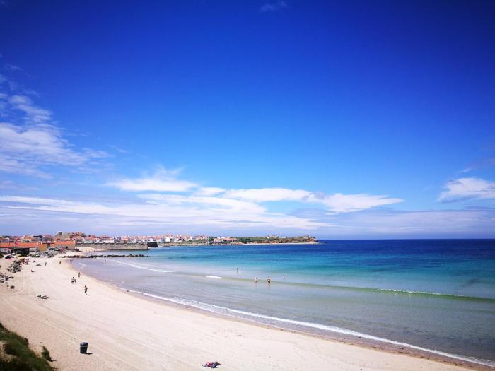 Peniches Blue & White