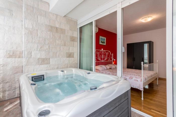 Luxury apartment Antonia with jacuzzi