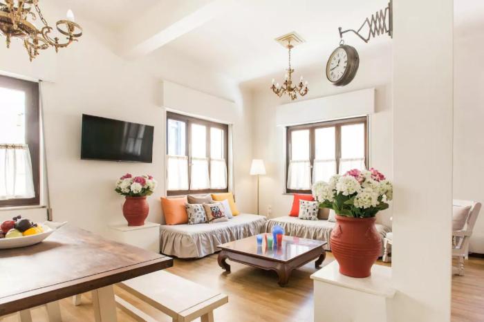 Vintage Charm by the Acropolis!