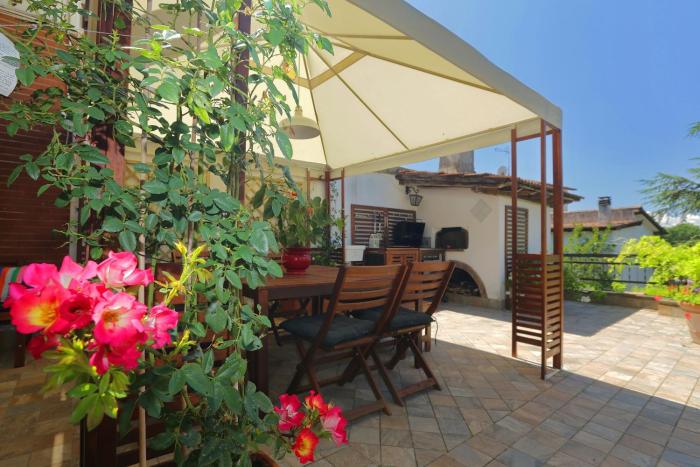 Spaziosa villa bifamiliare