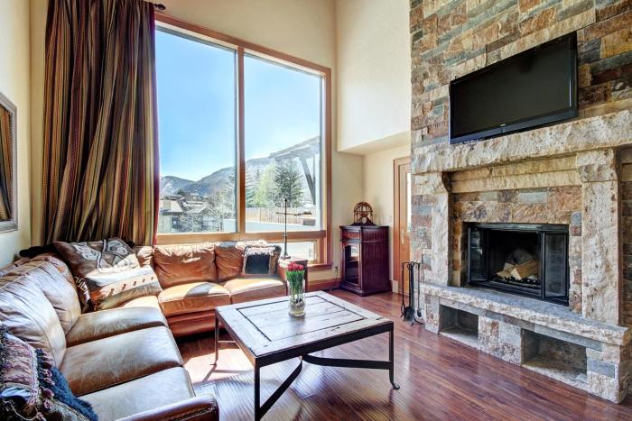 2 BR Condo at The Lodge at Vail View of Gore Range