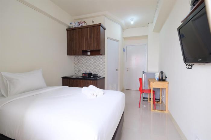 Comfy Studio Apartment @ Green Pramuka City By Travelio