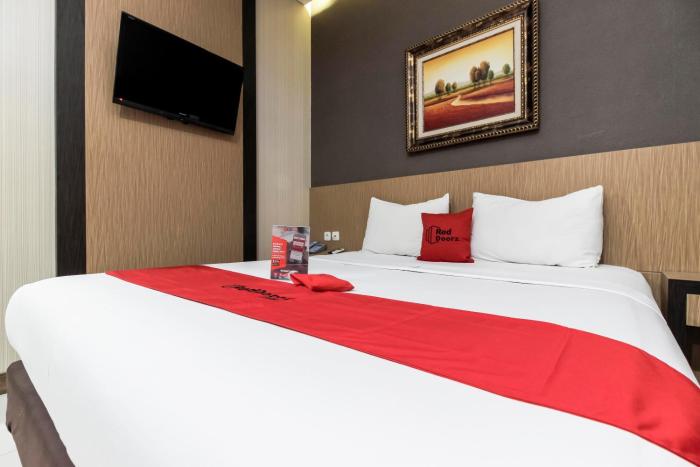 RedDoorz Plus @ Tuparev Cirebon