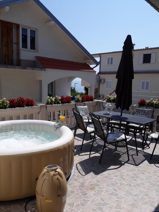 Apartment Lucky with Jacuzzi