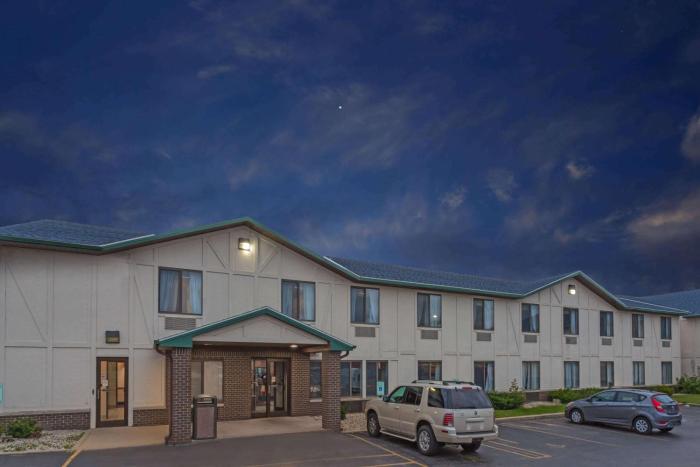 Delavan Inn and Suites