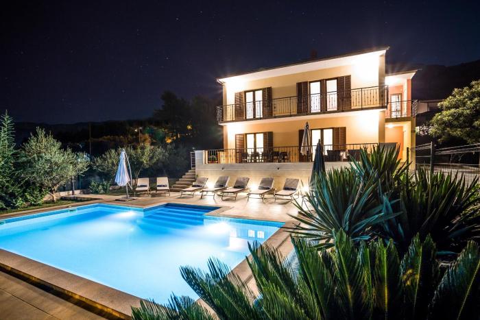 Split villa Dalmatica with private pool save15 percent on Split villas com