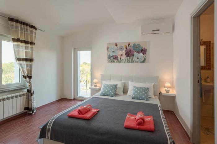 Lavander 3 private room with bathroom and balcony