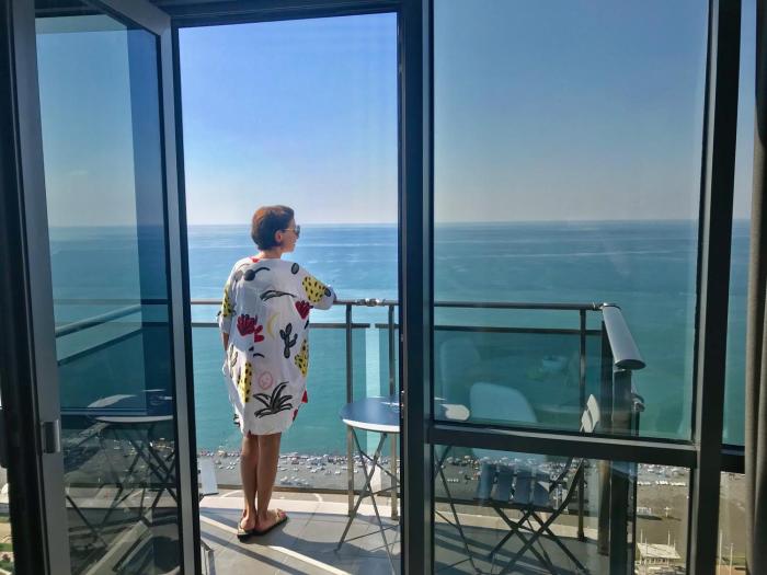 2BR Beachfront Batumi APT Luxury & Sea Views