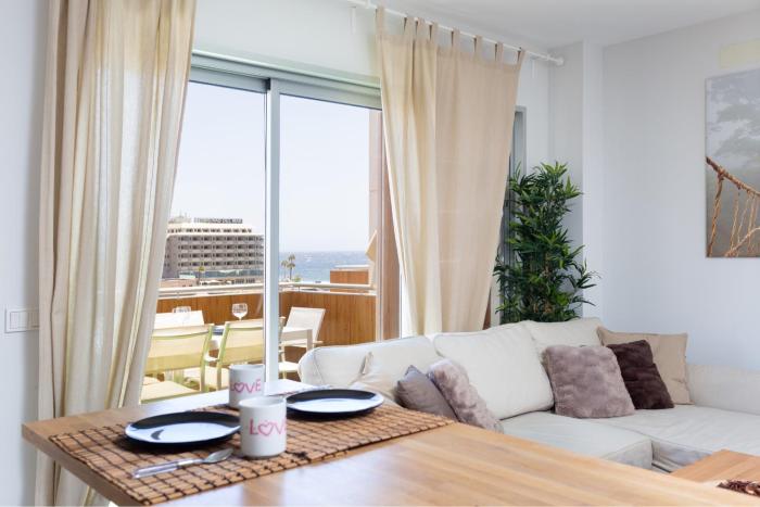 Sea View Apartment in El Médano with pool & private parking space