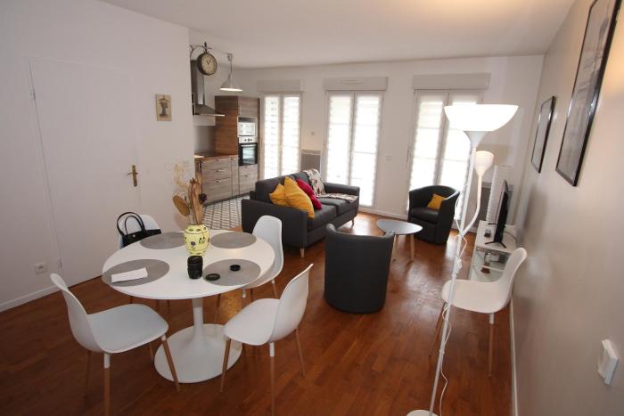 Appartement face Vallée Village et très proche Disney