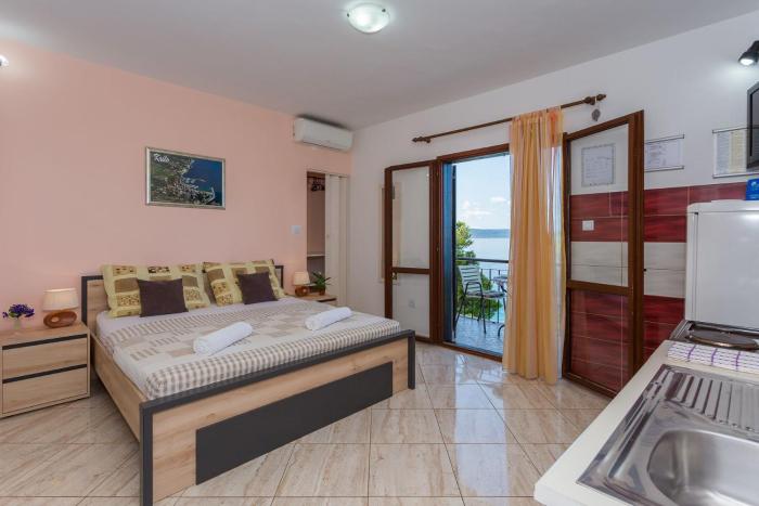 Apartments Verica - 15 m from beach