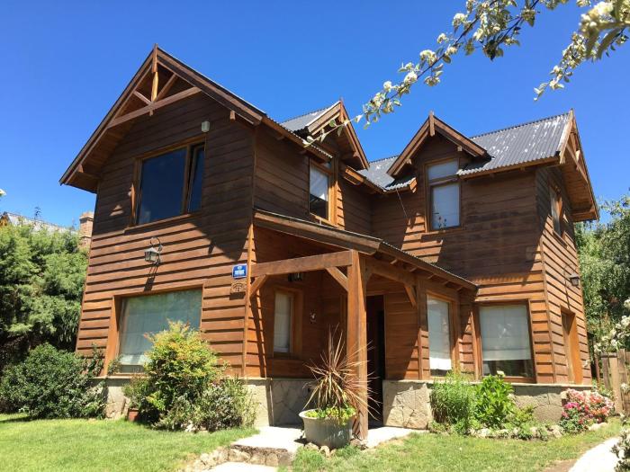 Casa familiar en barrio tranquilo.