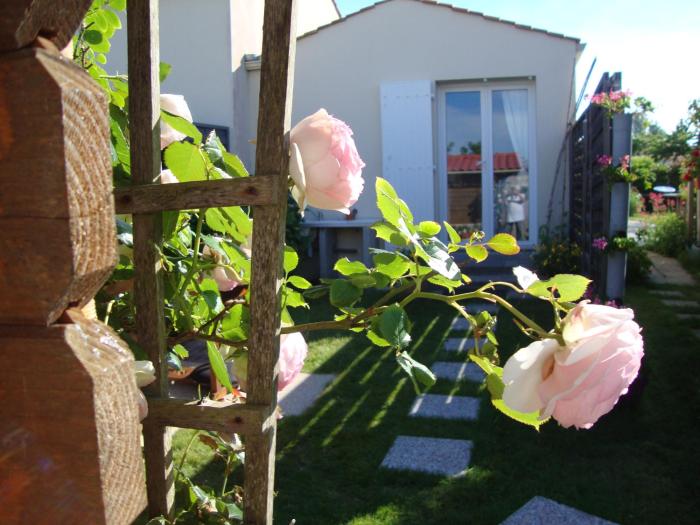 Studio cosy avec JARDIN à 2 pas de la mer Vrai lit VÉLOS bienvenus Linge fourni