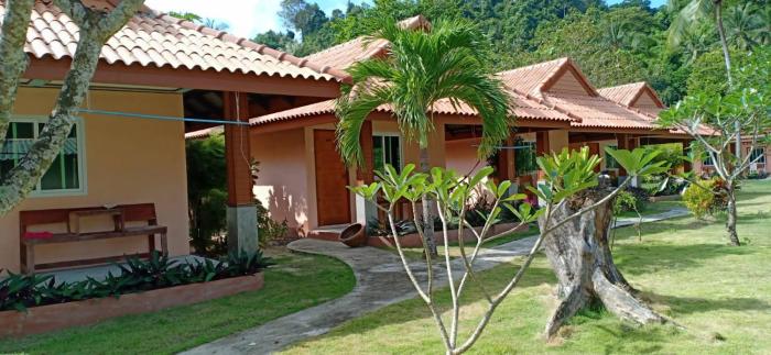 Koh Ngai Kaimuk Thong Resort