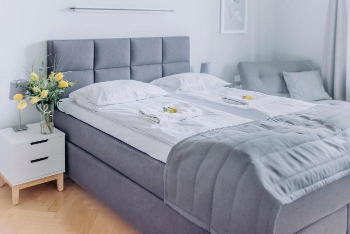 Plac Zbawiciela - 2 Rooms, 4 Beds - Sleeps 6 Comfortably