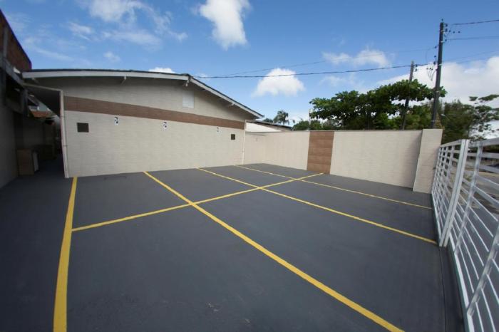 Estúdios Individual na Meia Praia ar, wifi, vaga, cozinha, tv smart - 6 x no cartão sem juros