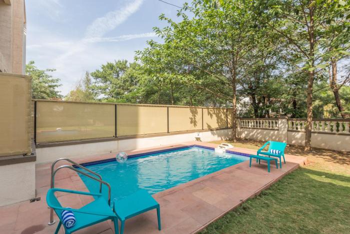 StayVistas Greenwoods Villa 5 - City-Center Villa with Private Pool, Terrace, Lift & Music System