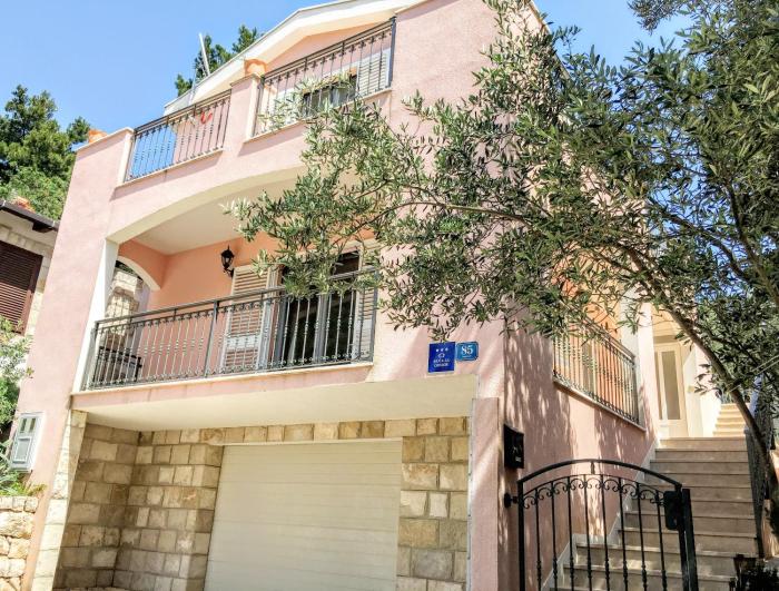 Charming Mokalo Seaside House next to Beach