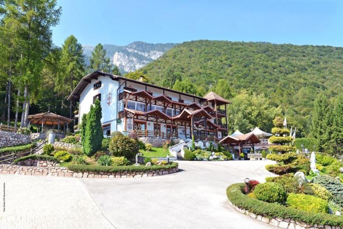 HOTEL RISTORANTE SCOIATTOLO