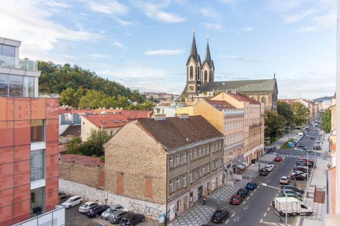 Spacious One Bedroom Apartment Close To Centre
