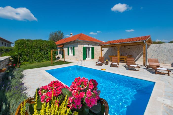 Holiday home Ana with pool national park krka
