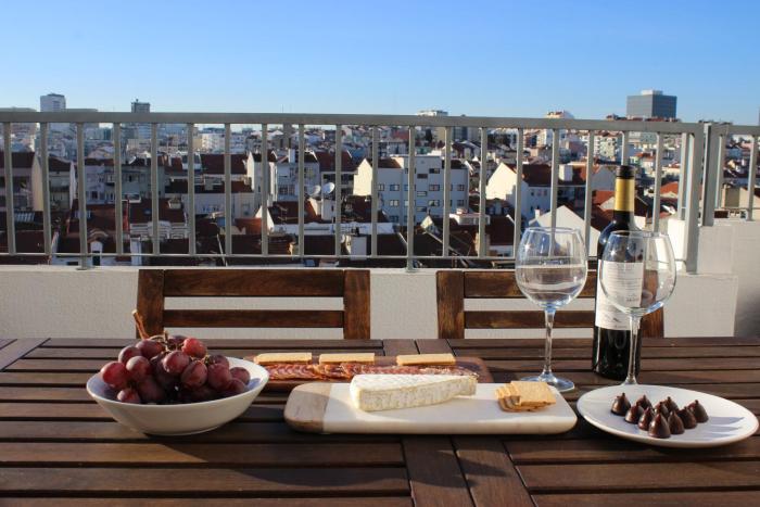 3 BR Penthouse with AC and Private Terrace