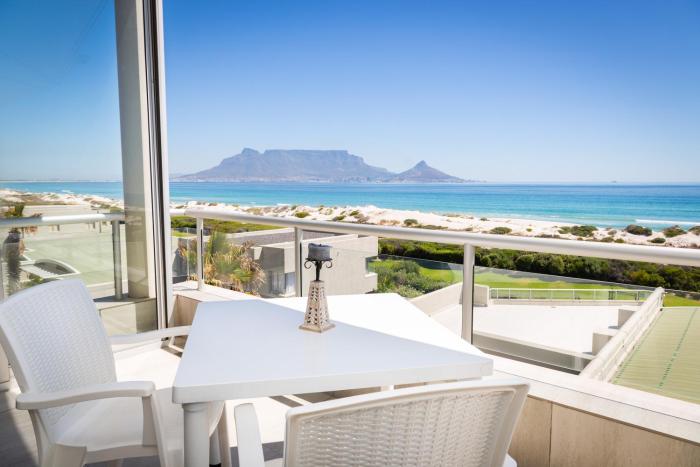 Luxury Private Beachfront 2 bedroom Dolphin Apartment, Blouberg, Cape Town