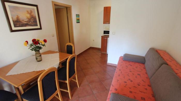 Two-Bedroom Apartment in Malinska I