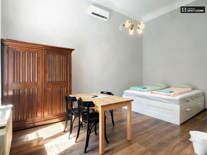 Dob15 Small Apartment