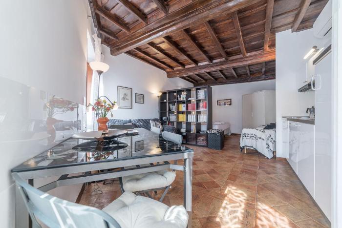 Black White - FromHometoRome