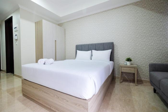 Minimalist Studio Menteng Park Apartment By Travelio