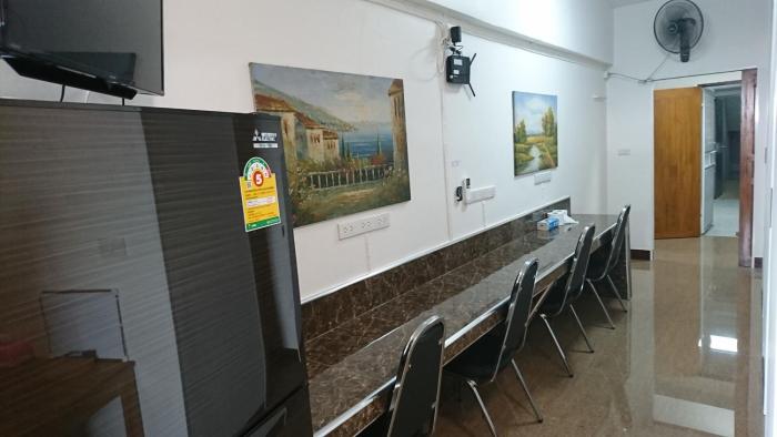 18floor condo close to MRTwith 2 bedrooms in Hua mak