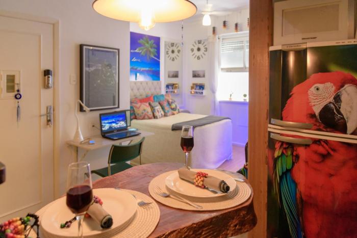 Reformadíssimo na quadra praia de Copacabana Posto 6 na melhor localização do Rio - WiFi 500Mb