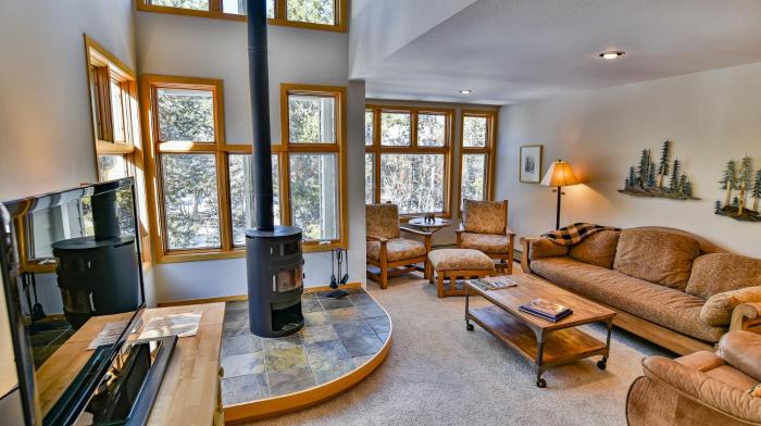 River Glen Streamside Condo: Stroll To Main St, Shuttle Stop