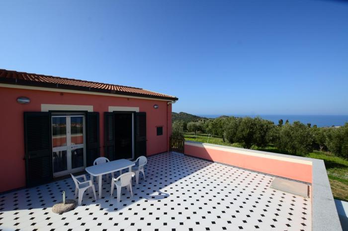 Villetta Olivia Casa in collina vista mare