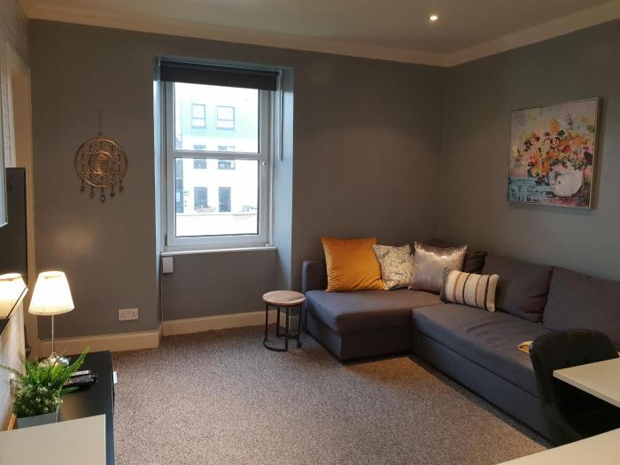 Modern Broughton Apartment - Walk to City Centre and St James Quarter