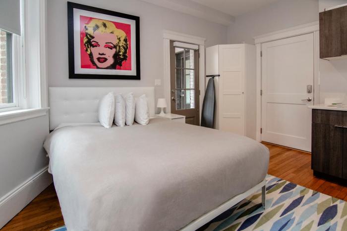 Modern Studio, 15 min Train to Boston