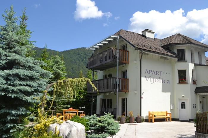 Apartments Vijolica on the ski slope with free parking