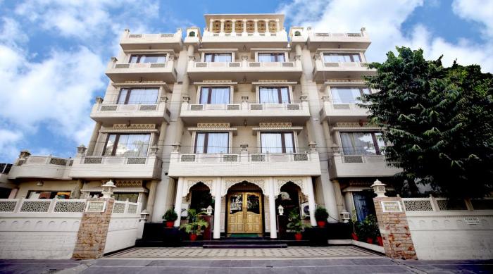 Nahargarh Haveli-Near Train station Metro